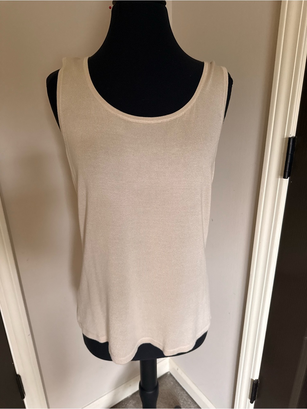 Ellen Tracy Neutral Scoop Neck Knit Tank
